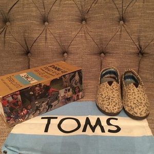 Leopard print Toms